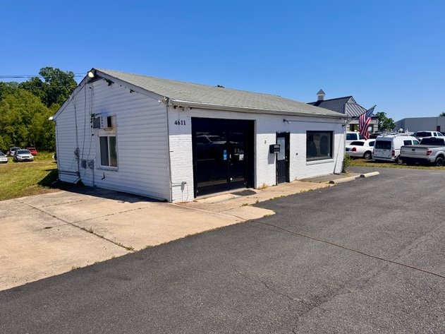 Image for Income Producing Commercial Building w/Office, Apartment & 2 Bay Garage/Shop on .46 +/- Acres w/Rts. 1 & 208 Visibility--ONLINE ONLY BIDDING!!