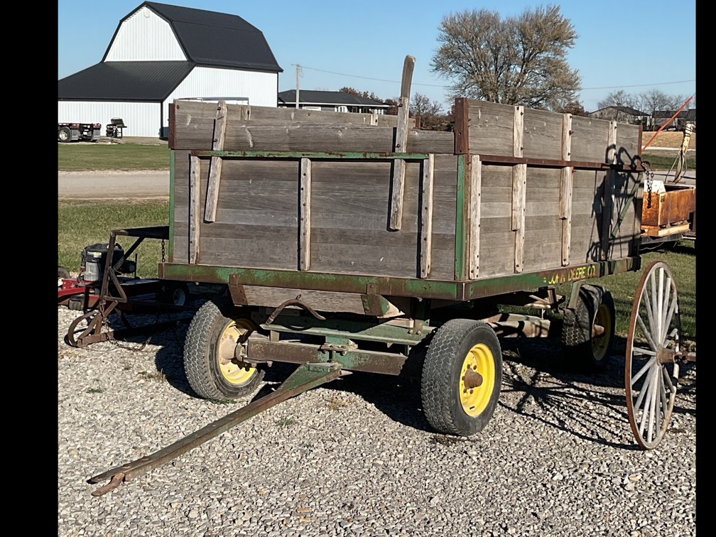 John deere barge box with hoist on john deere gear