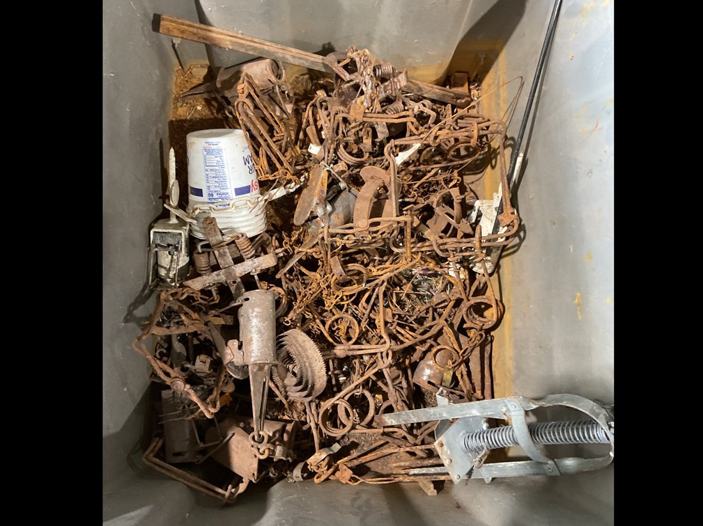 Tote of traps