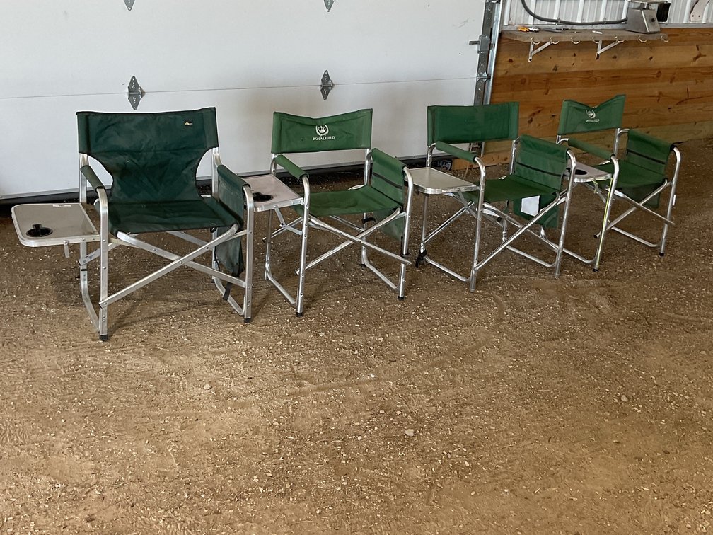 (4) folding chairs
