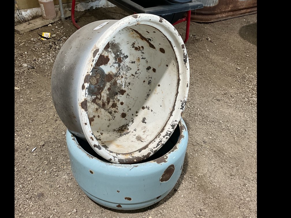 (2) wash tubs