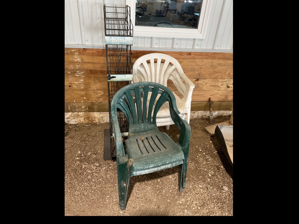 (5) lawn chairs and body armor rack