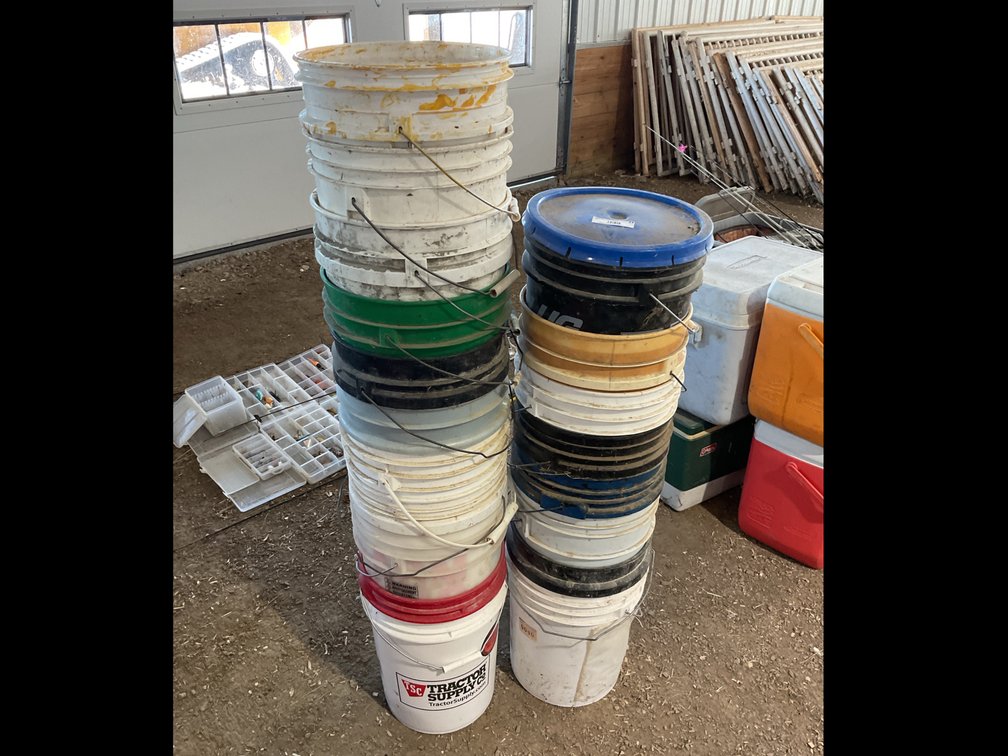 5 gallon buckets