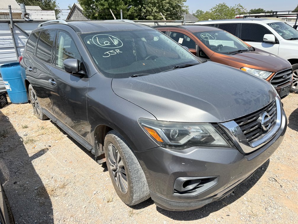 2017 Nissan Pathfinder Multipurpose Vehicle (MPV)
