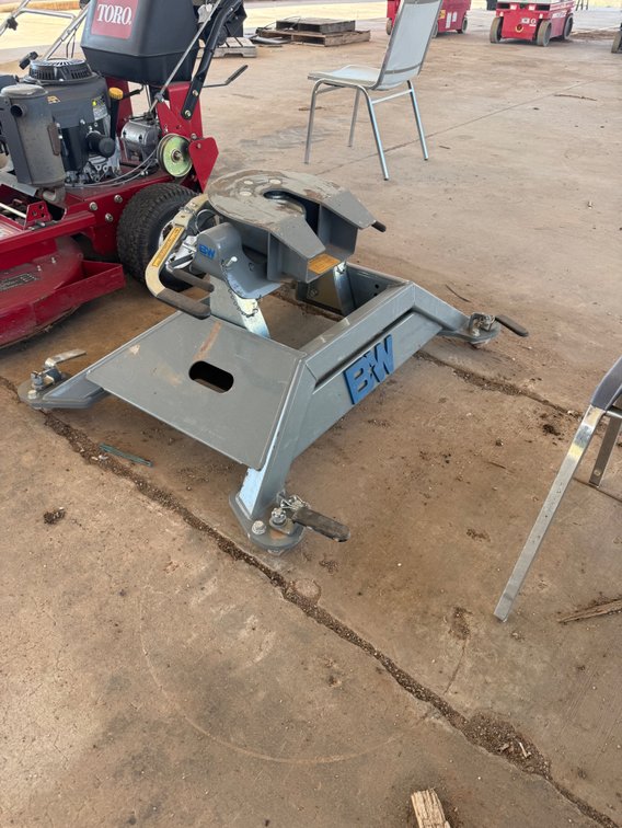 B&W 5th Wheel Hitch