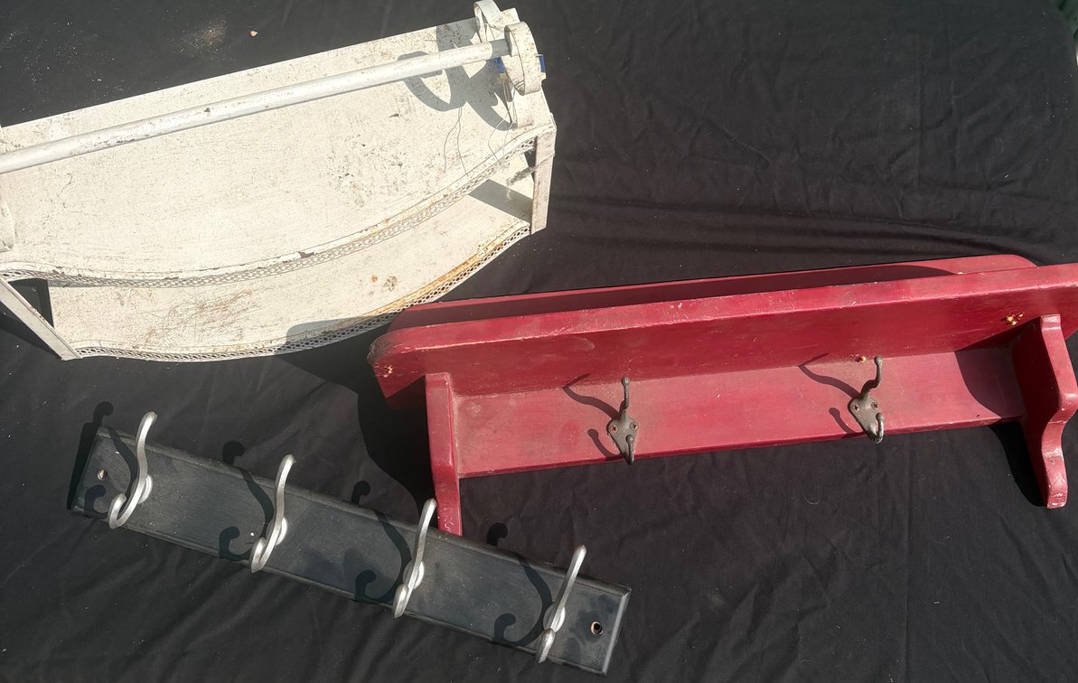 Wall Hangers/Shelf