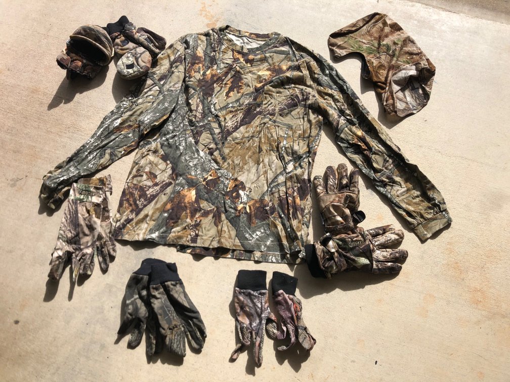 Hunting Tinks camouflage bag plus shirt
