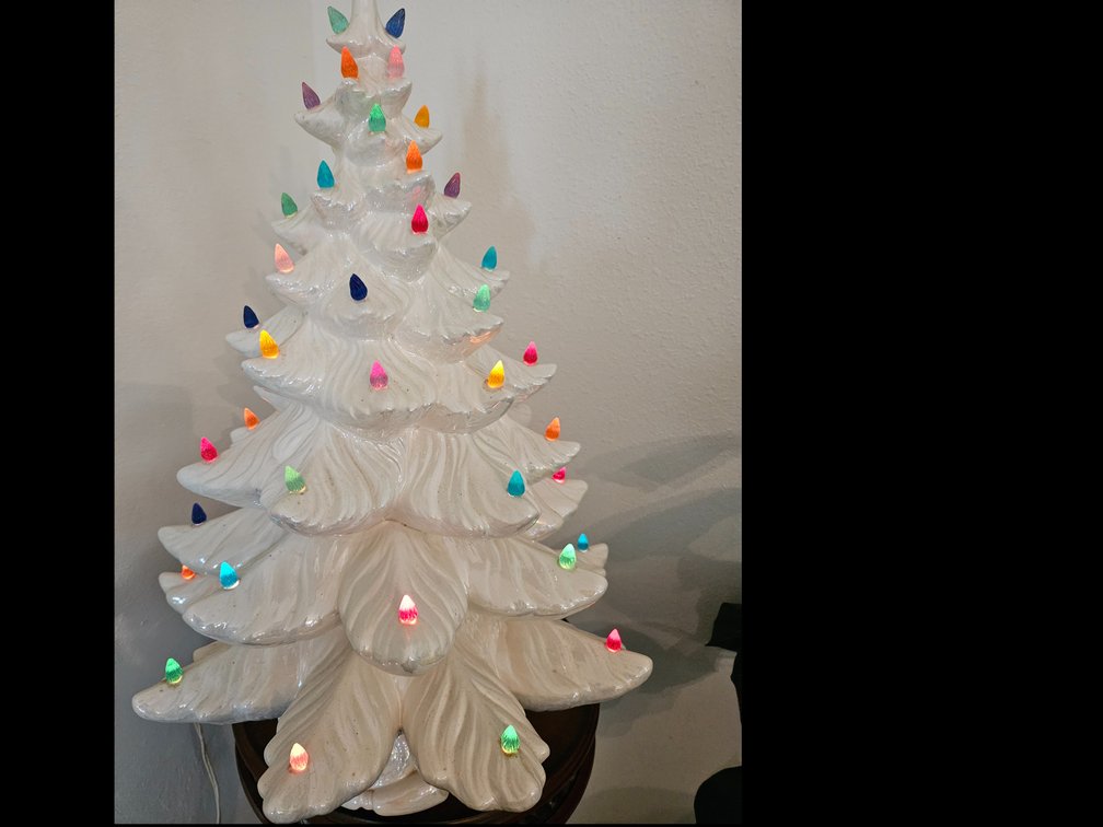 Illuminated Pearlescent Ceramic Christmas Tree