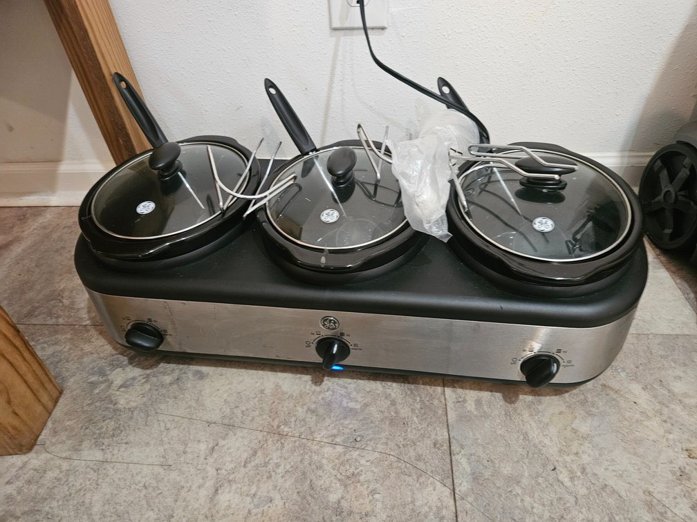 GE And Bella Triple Buffet Servers