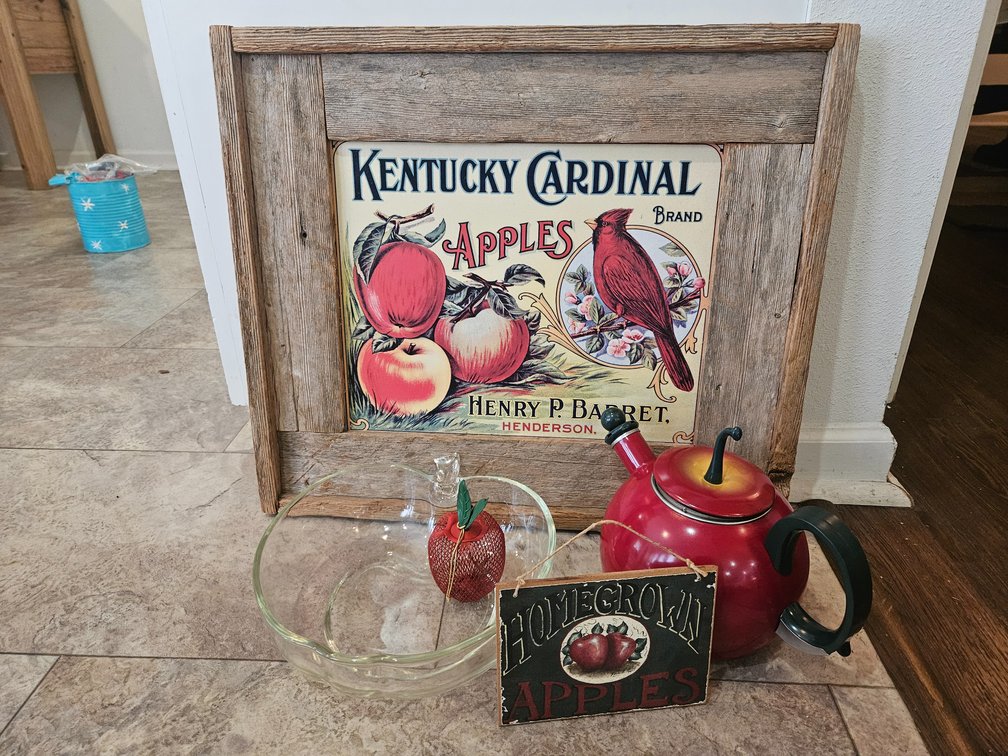 Apple-Themed Home Decor And Kitchenware Assortment