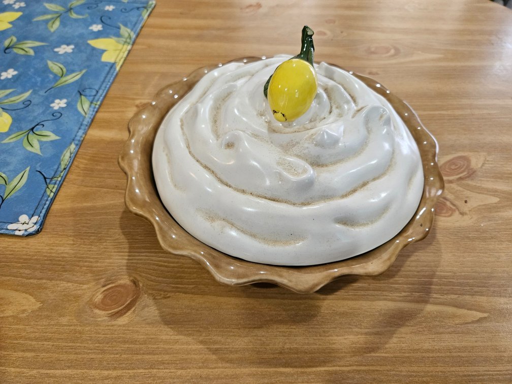 Ceramic Pie Keeper Dish