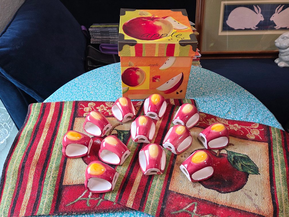 Apple Motif Tableware Set