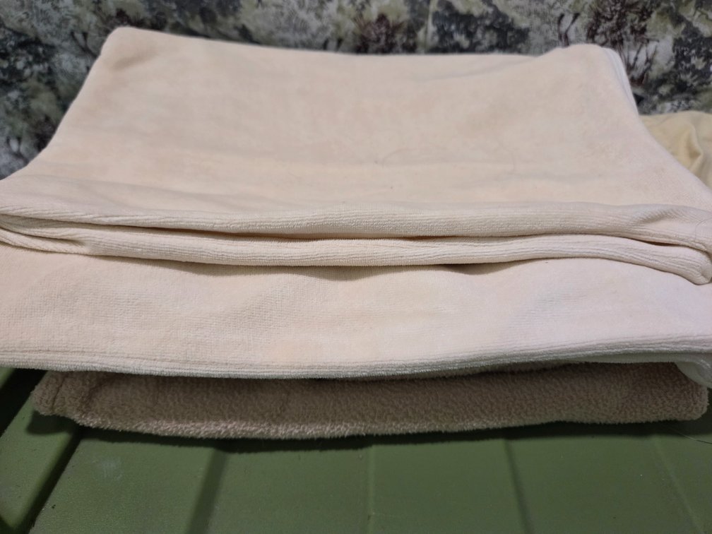 Assorted Vintage Style Textiles And Quilted Blanket