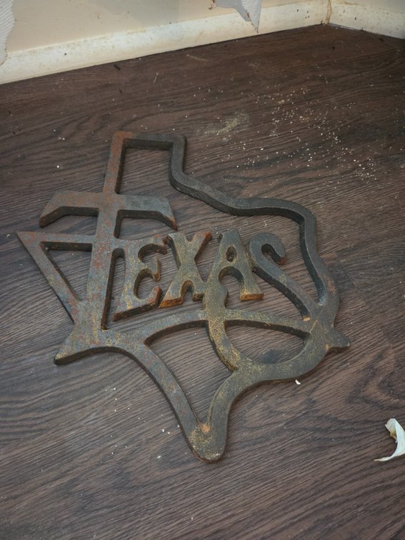 Assorted Texas And Western Themed Home Decor