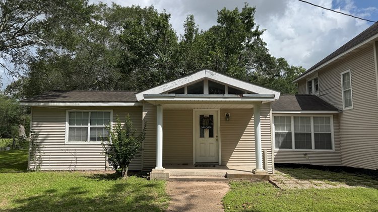Image for 411 E. Church St, El Campo, TX 77437
