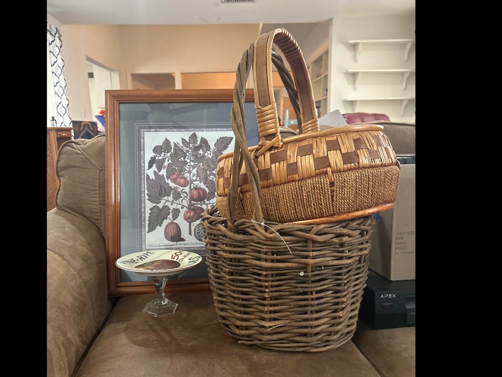 Tomato Themed Decor And Woven Baskets