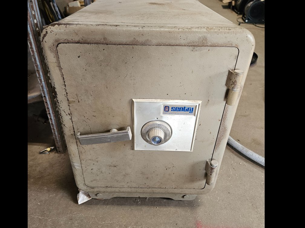 Fireproof safe