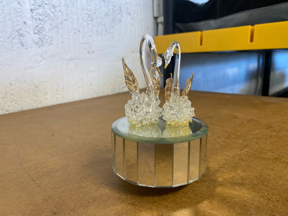 Handblown Spun Glass Swan Figurines w/Mirrored Base