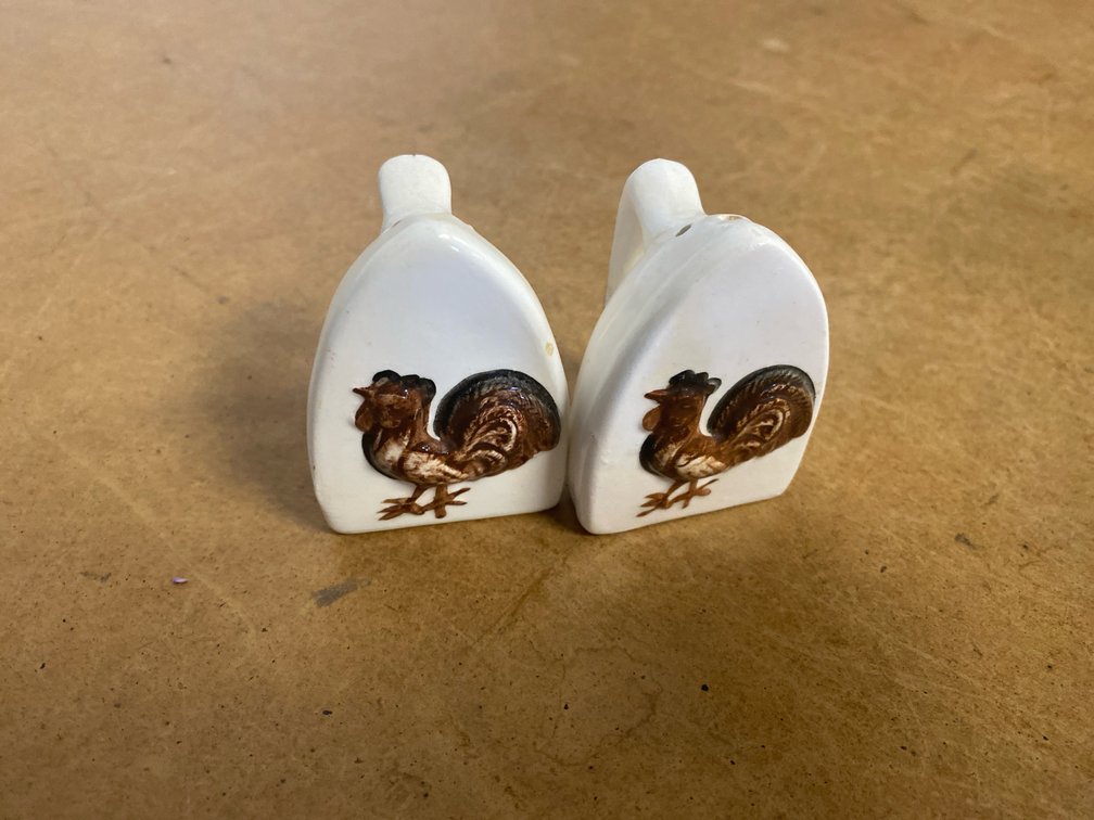 Ceramic Rooster Iron S&P Shakers