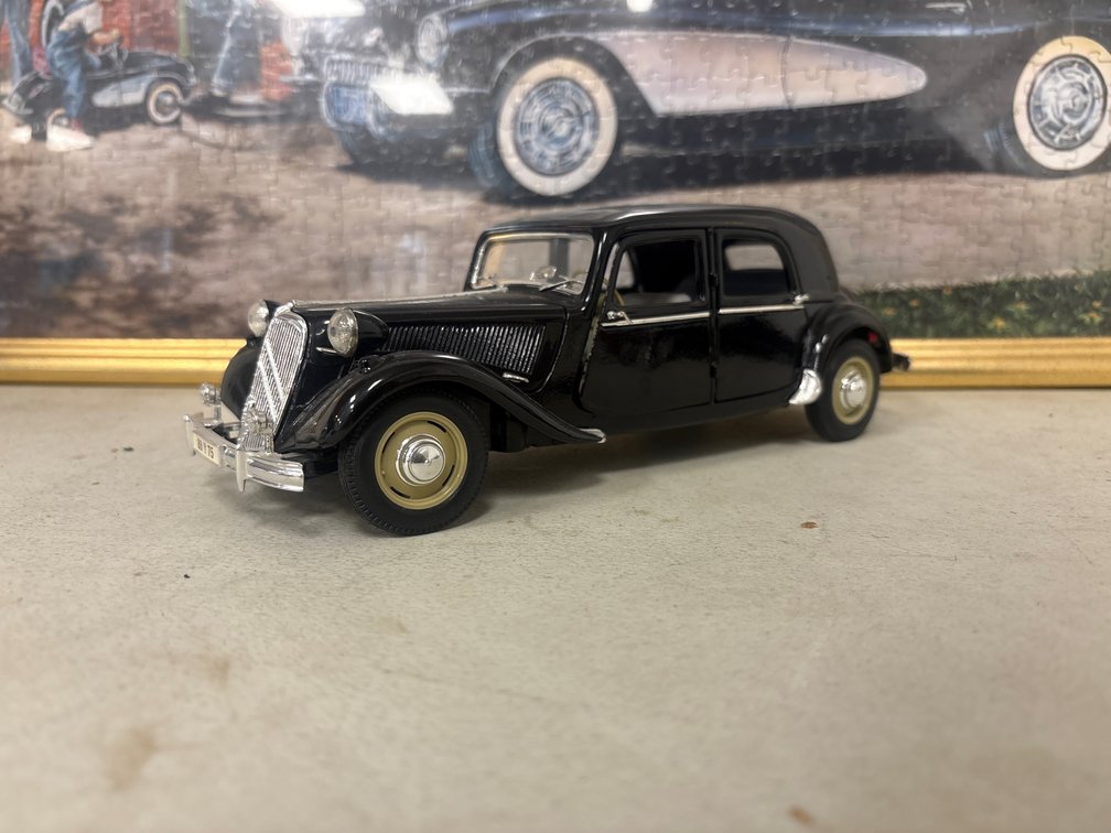 1952 Citroen 15 CV 6 Cylinder (1:18)