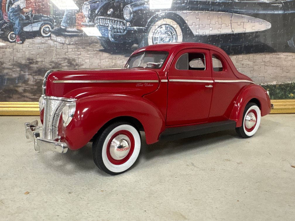 1940 Ford (1:18)