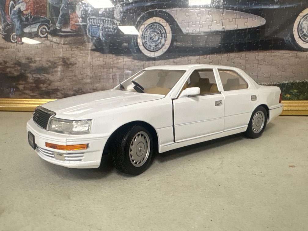 Lexus LS400 (1:18)