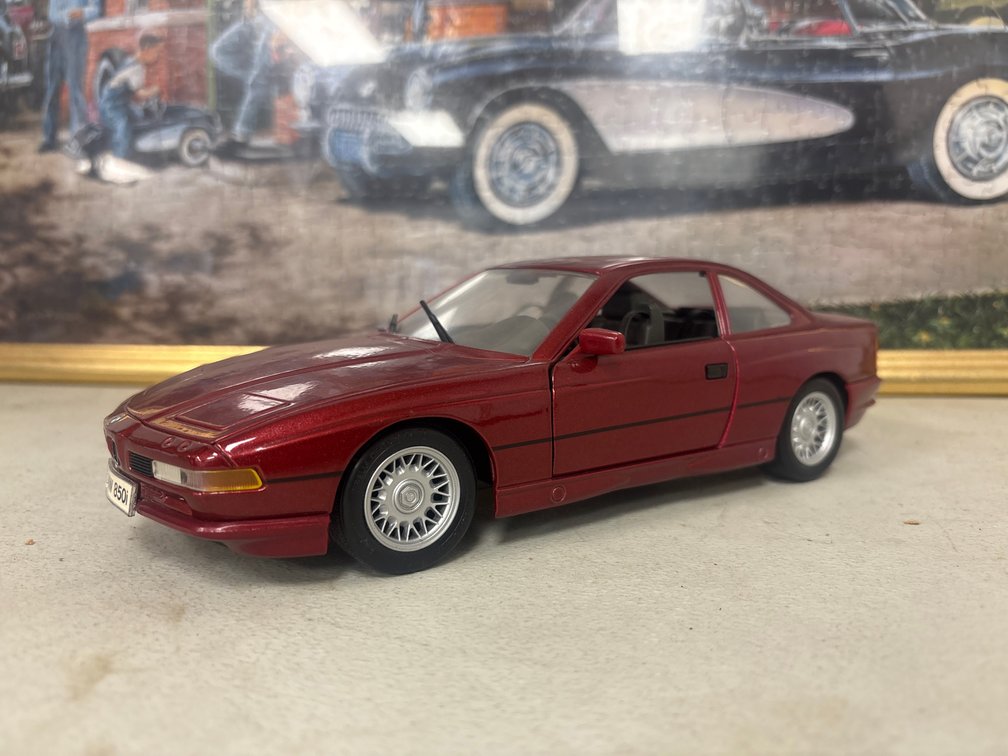 BMW 850I (1:18)
