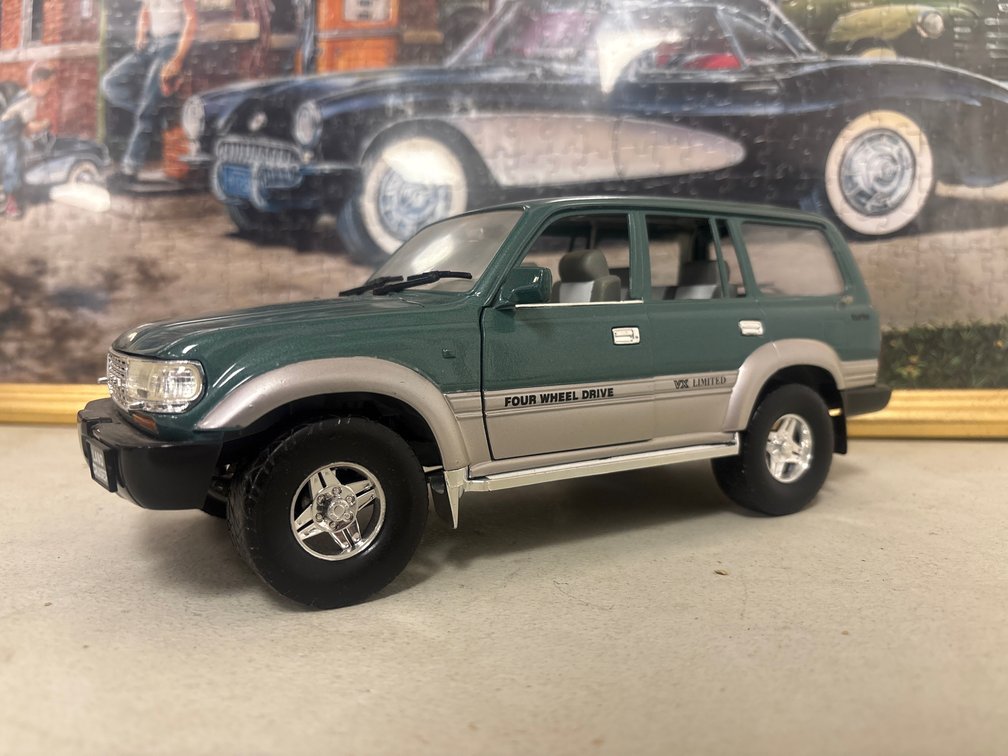 1992 Toyota Landcruiser (1:18)