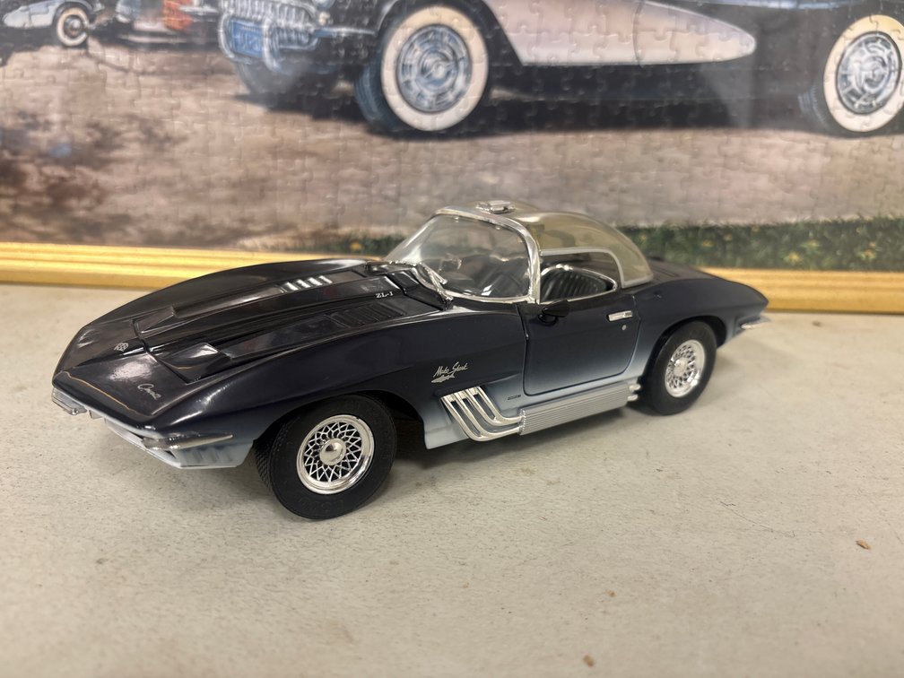 1961 Mako Shark (1:18)
