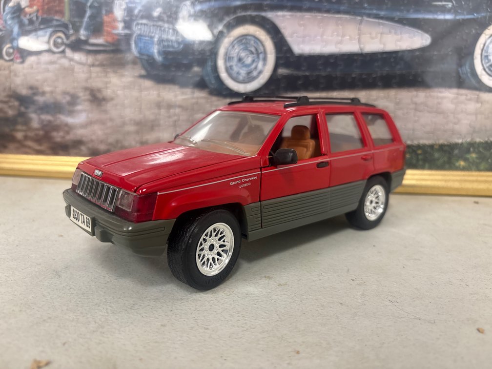 Jeep Grand Cherokee (1:18)