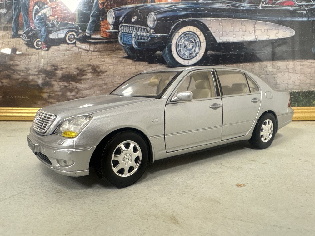 Lexus LS430 (1:18)