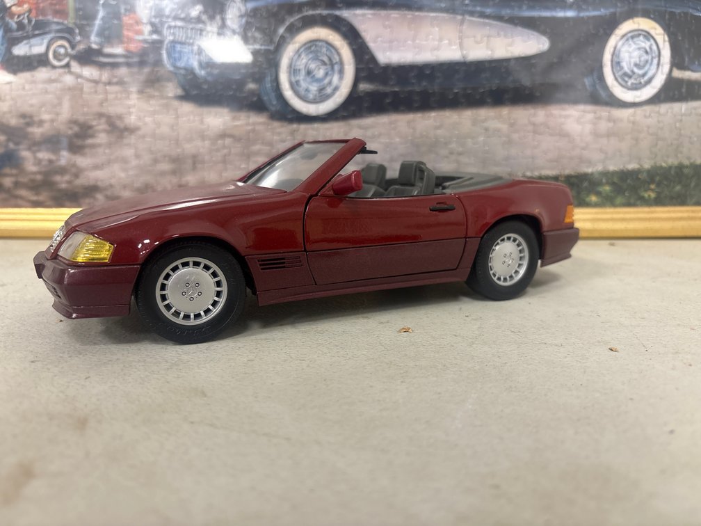 1989 Mercedes Benz 500SL (1:18)