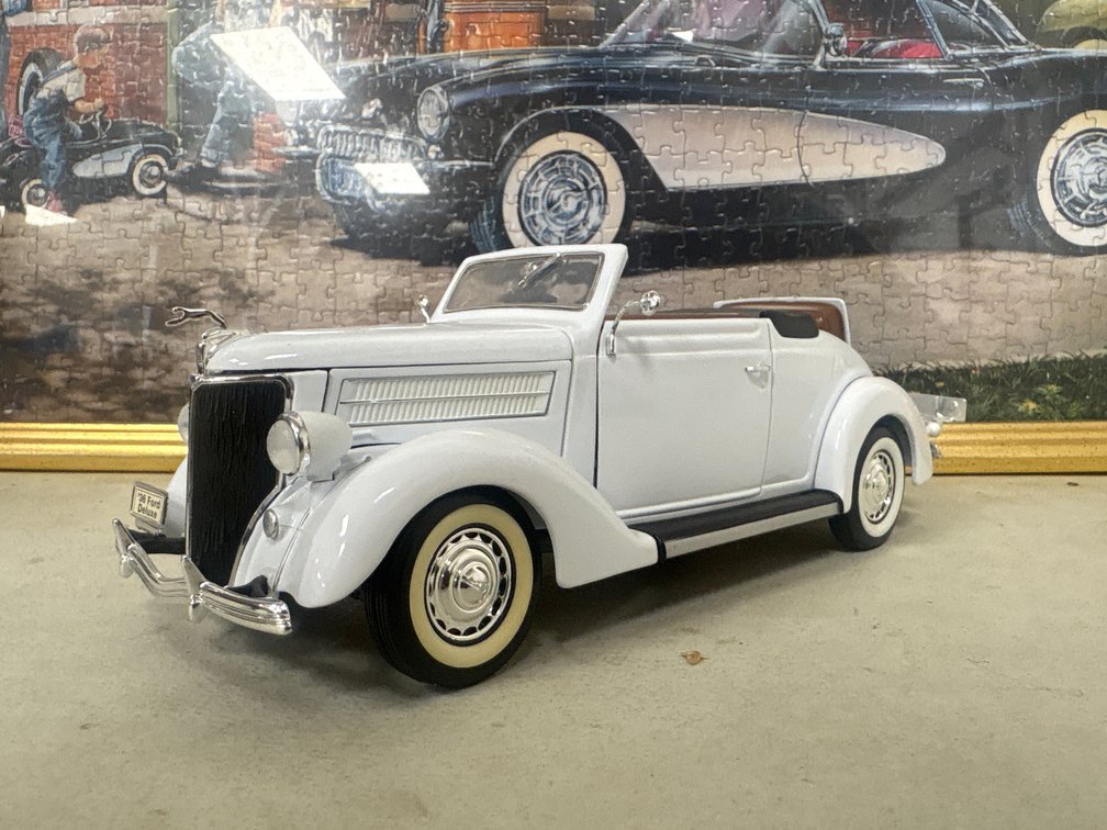 1936 Ford Deluxe Cabriolet (1:18)