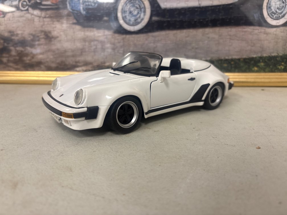 1989 Porsche 911 Speedster (1:18)