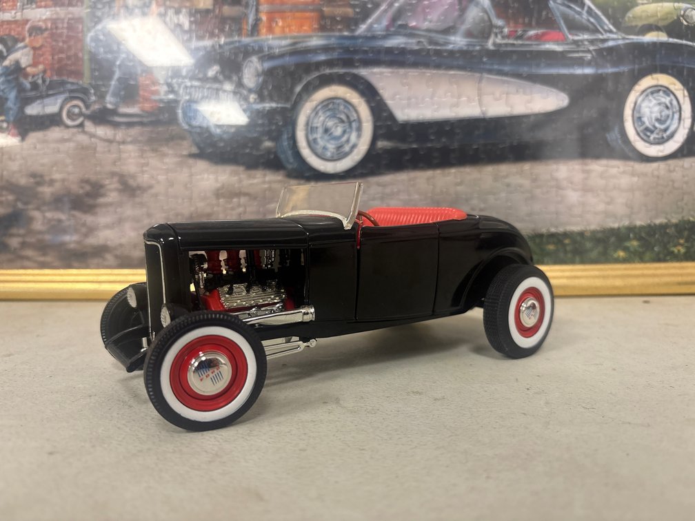 Ford Street Rod (1:18)