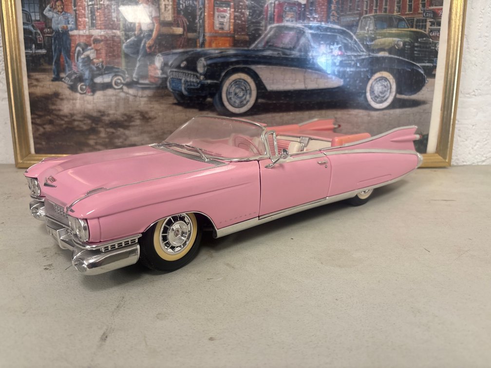 1959 Cadillac Eldorado Biarritz (1:12)