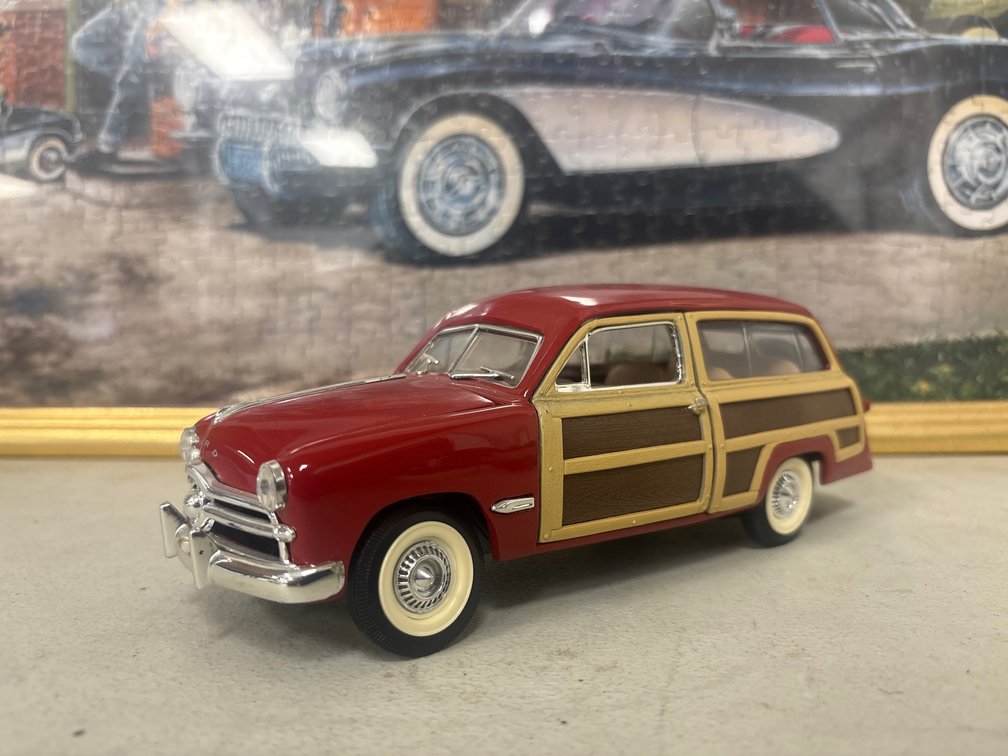 1949 Ford Woody Wagon (1:24)