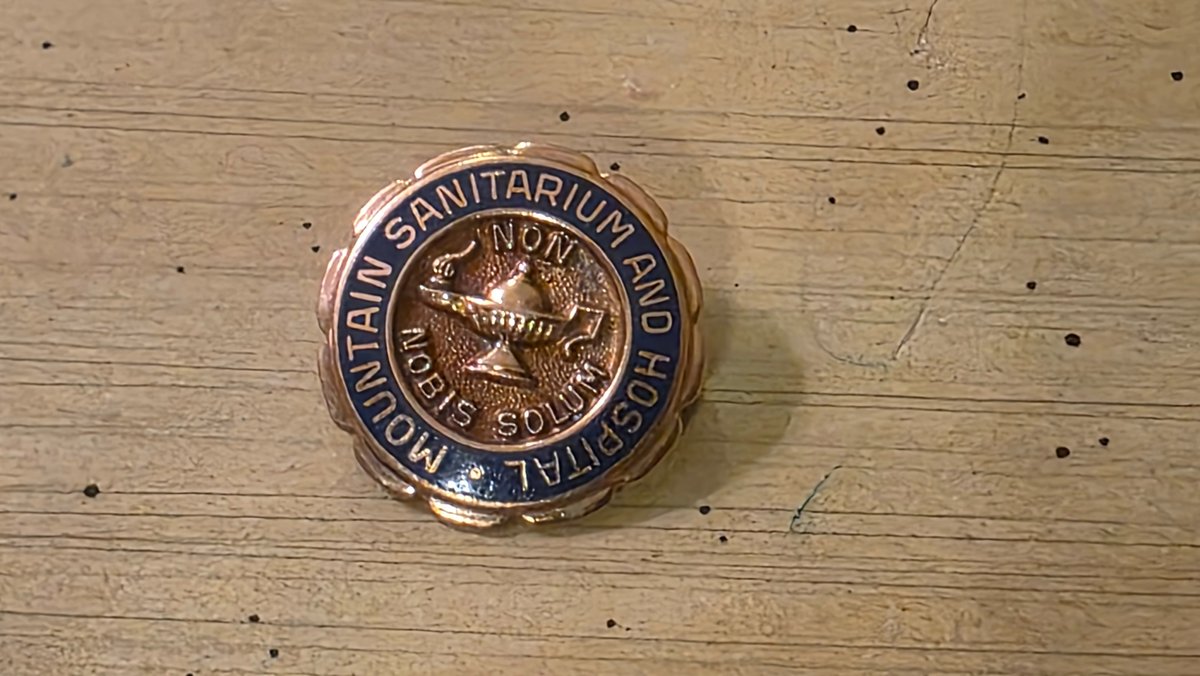 10k Mountain Sanitarium & Hospital Nurse Pin