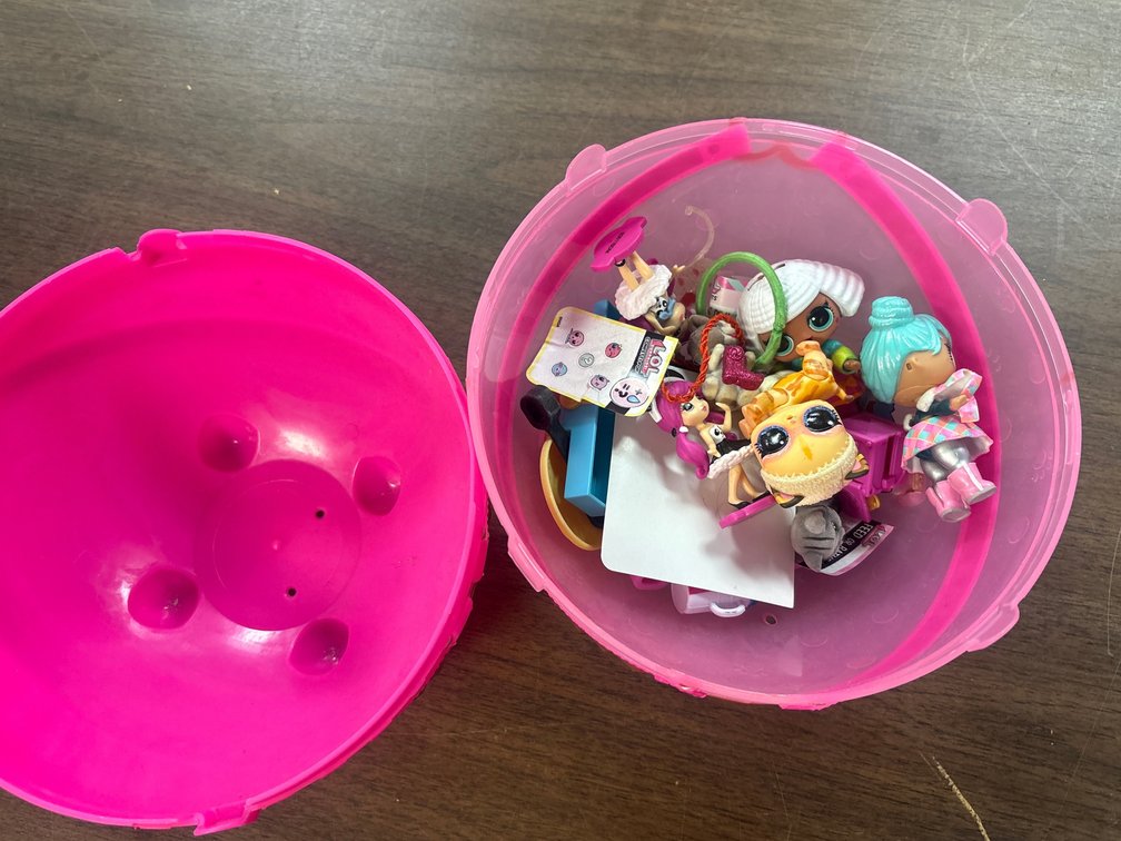 LOL Surprise! Storage Capsule w/LOL Surprise! Items