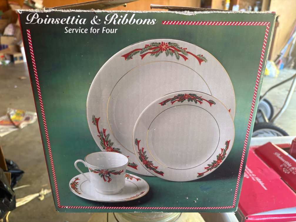 Poinsettia & Ribbons Dinnerware Set