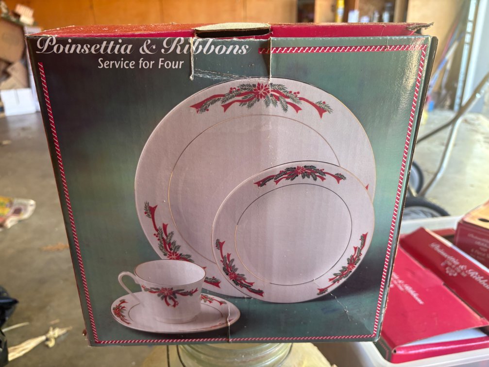 Poinsettia & Ribbons Dinnerware Set