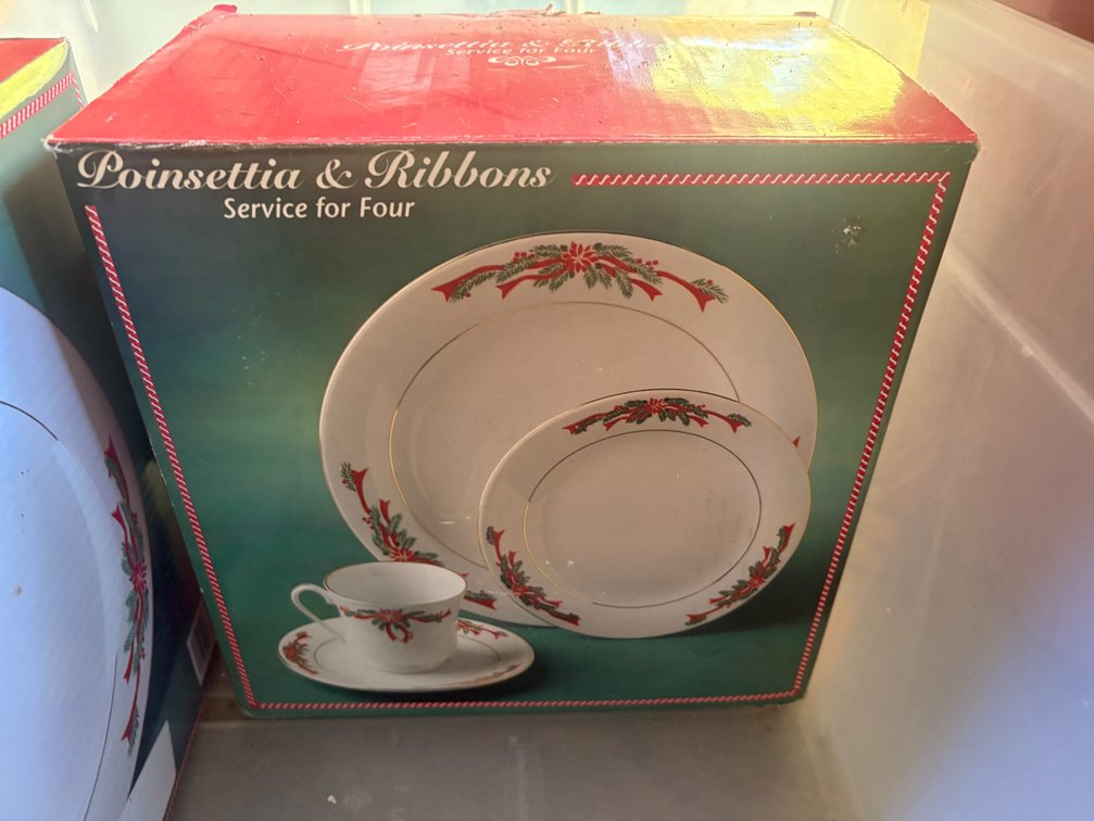 Poinsettia & Ribbons Dinnerware Set