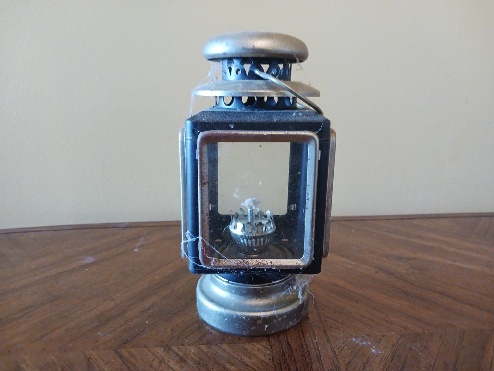 Carriage-Style Oil Lamp