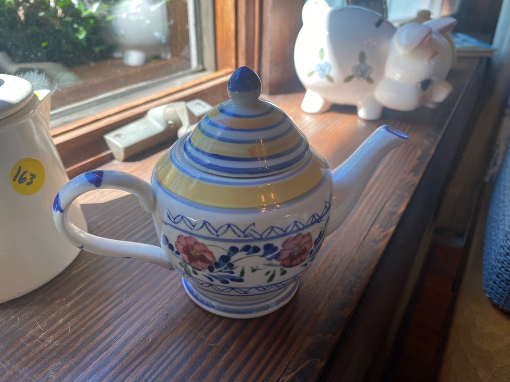 Individual Ceramic Floral Teapot w/Yellow, White, Blue Lid