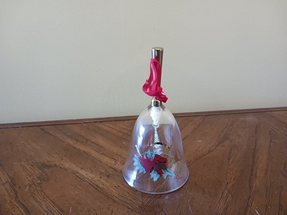Christmas Bell w/Circular Trumpet Design