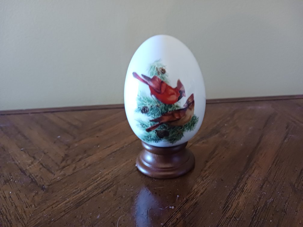 1984 Avon "Winter Sparkles w/Bold Beauty" Porcelain Egg