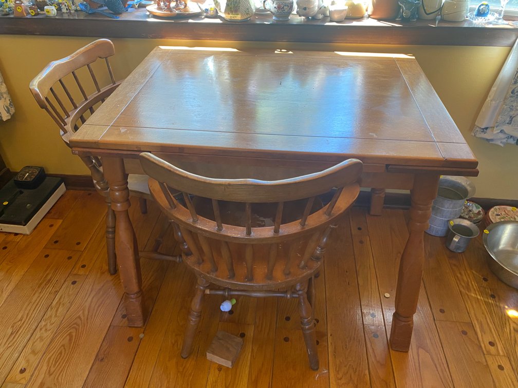 Table & Chairs
