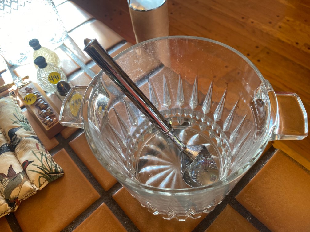 Clear Glass Ice Bucket w/Metal Scoop