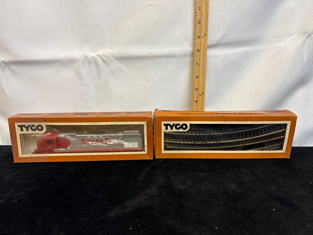 Tyco Train Engine & Track