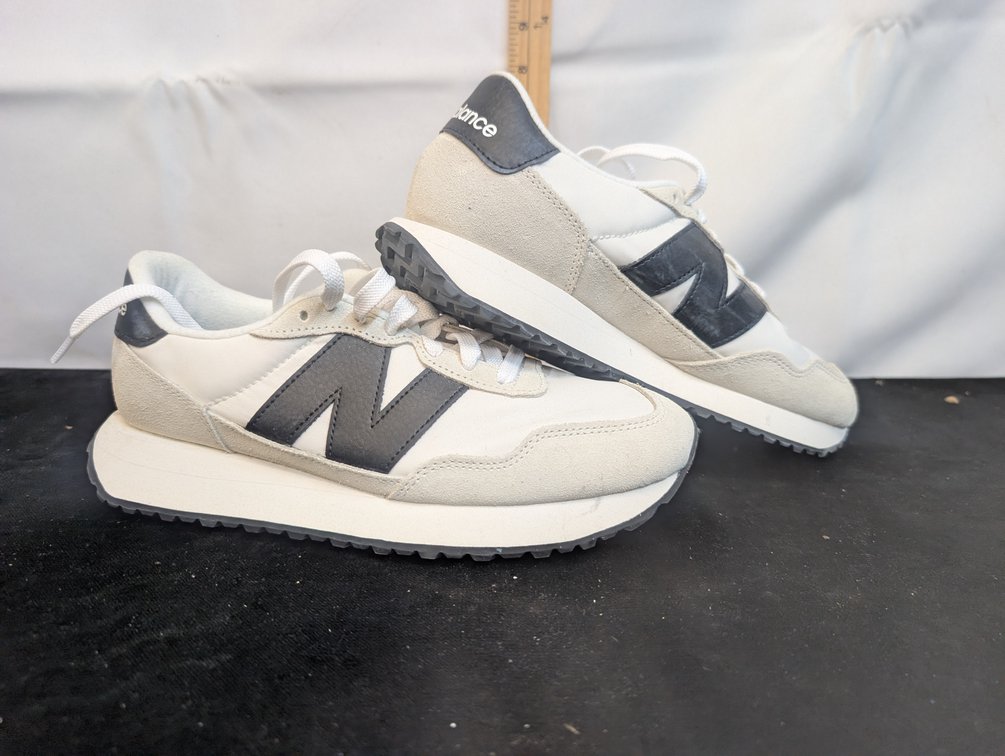 New Balance 237 Shoes (Size: 9)